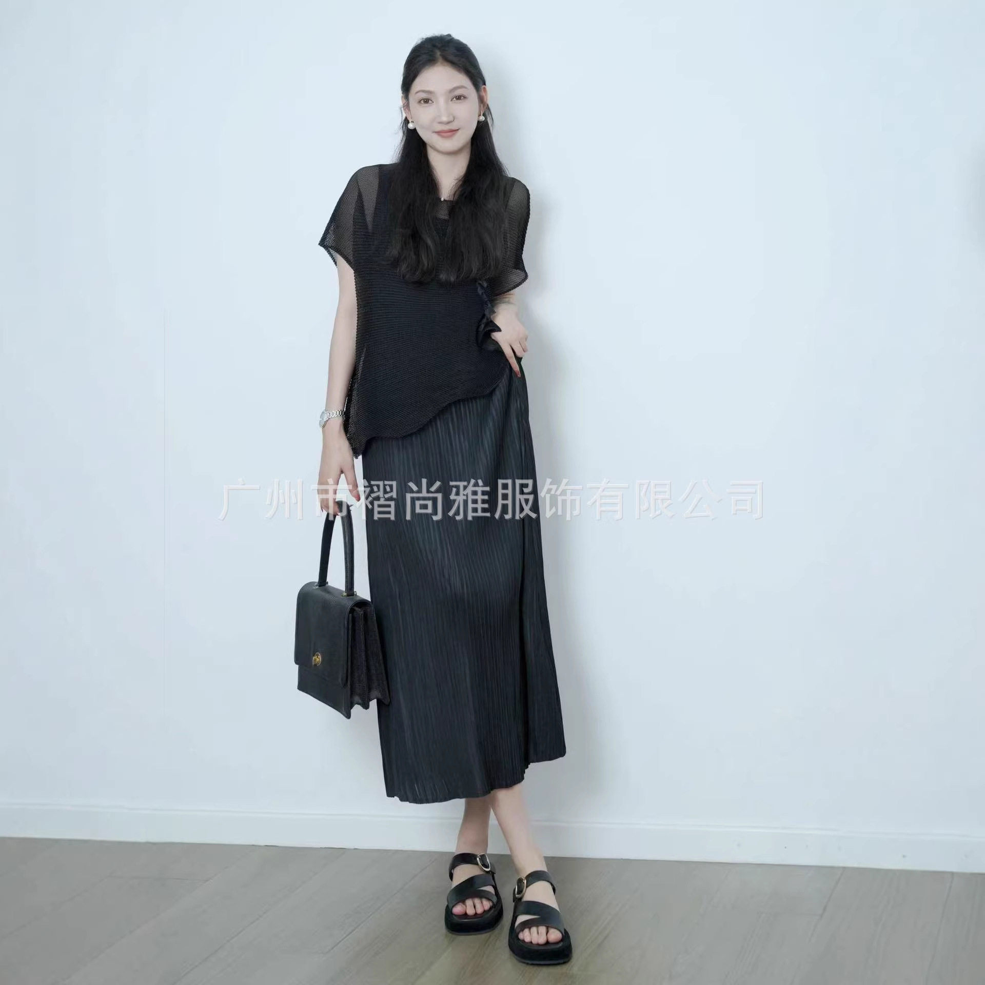 厂家直供夏季新款通勤吊带长款极简u领宽松无袖针织连衣裙女新潮