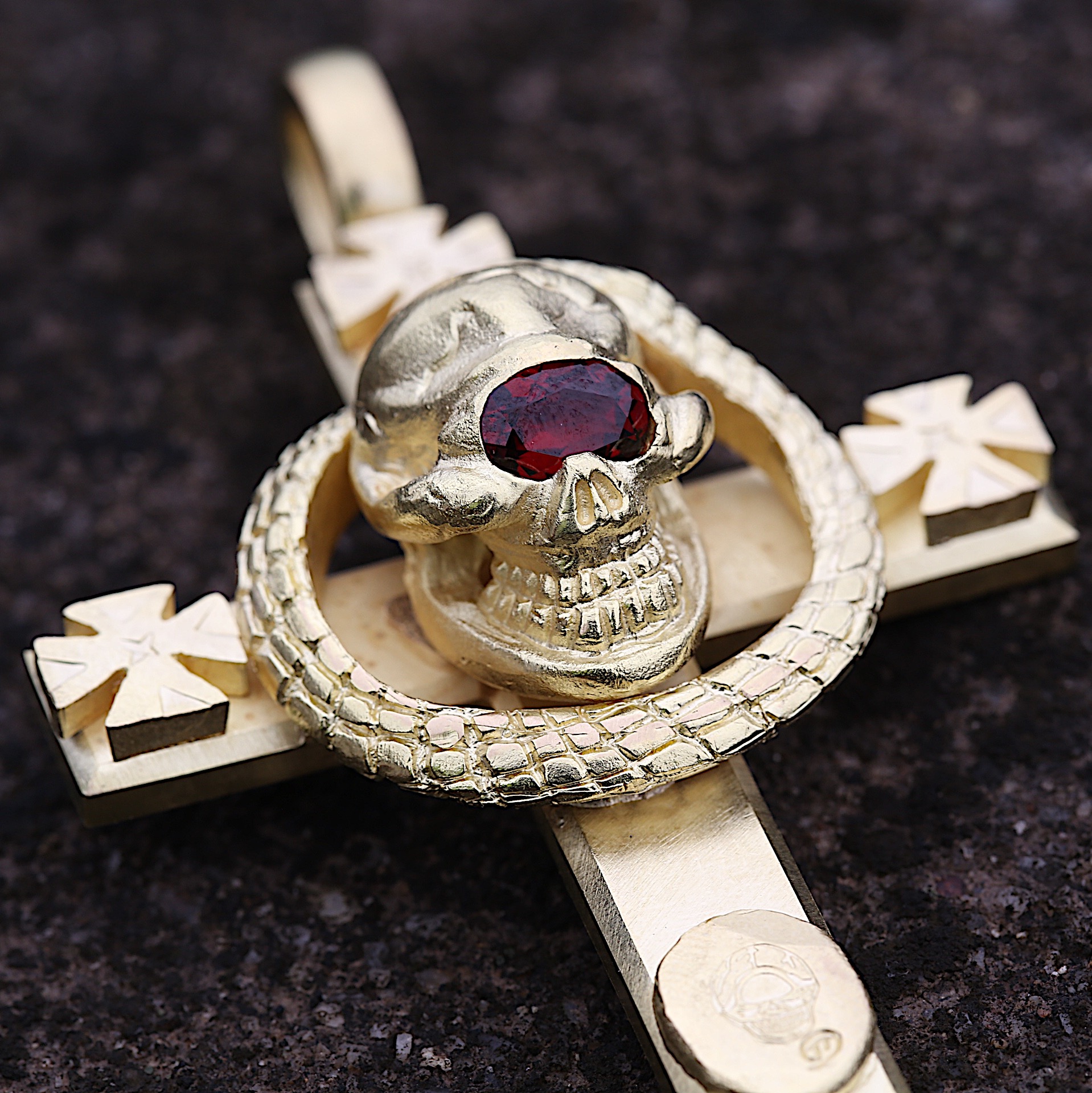 18K金独眼骷髅盘蛇十字架