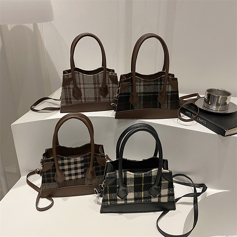 新品秋冬天包包格子小方包包呢子斜挎包百搭毛毛包手提单肩包