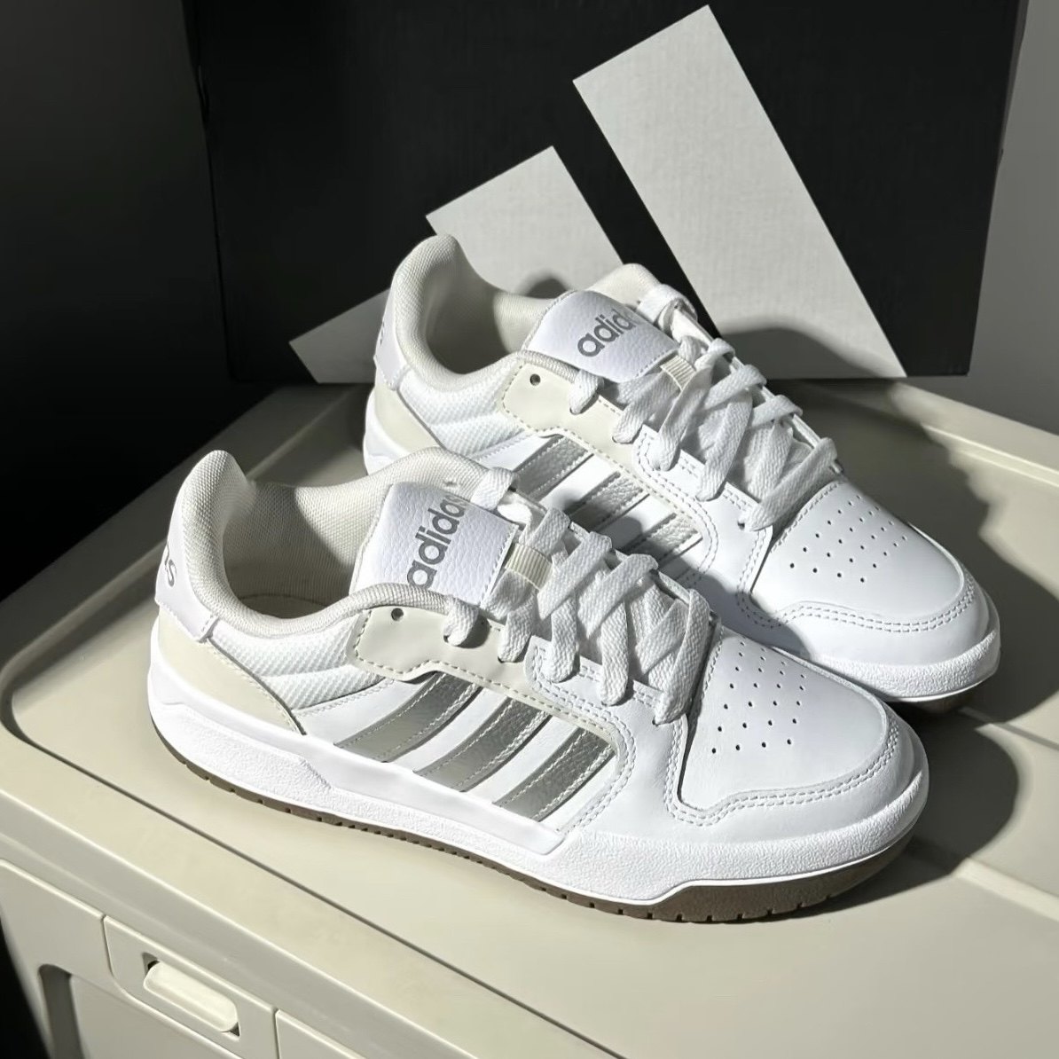 adidas阿迪达斯 Entrap 白银色男女款经典舒适休闲低帮板鞋JP9959