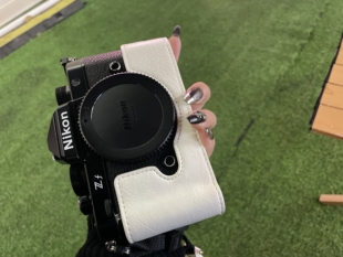 尼康ZF微单相机皮套包nikon尼康ZF摄影包便携斜跨肩带 数码配件