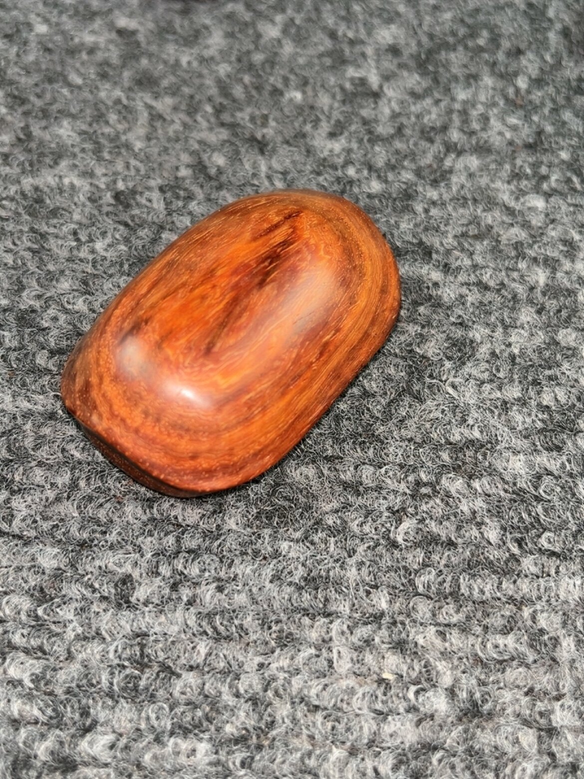 印度小叶紫檀檀香紫檀(纯手工雕刻手把件)