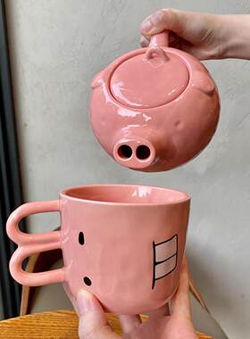 猪鼻子送闺蜜珍珠奶茶搞笑动物
