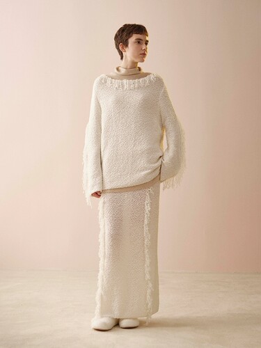 SWAYING KNIT 26PS 一字领流苏套衫搭配半裙W13