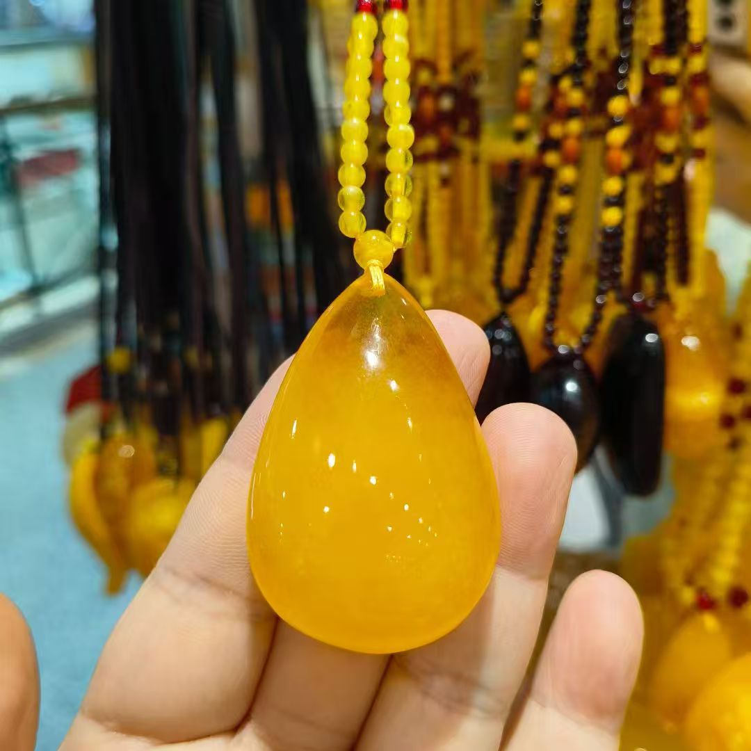 天然蜜蜡水滴吊坠女款毛衣项链老蜜蜡平安无事牌挂扣男鸡油黄琥珀