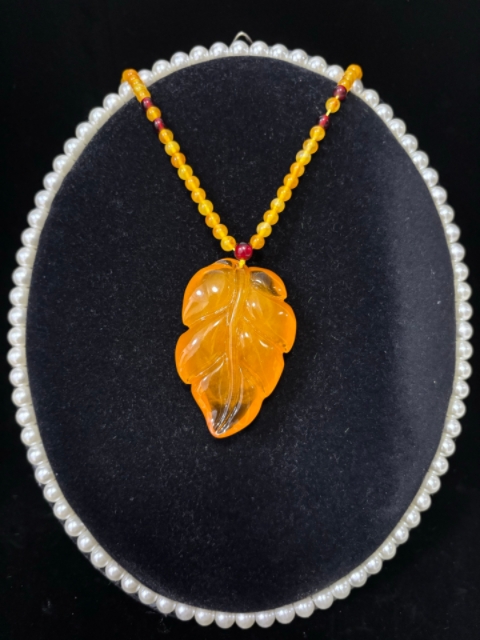 天然蜜蜡树叶吊坠琥珀弥勒佛男女款项毛衣链男女款鸡油黄配饰礼物