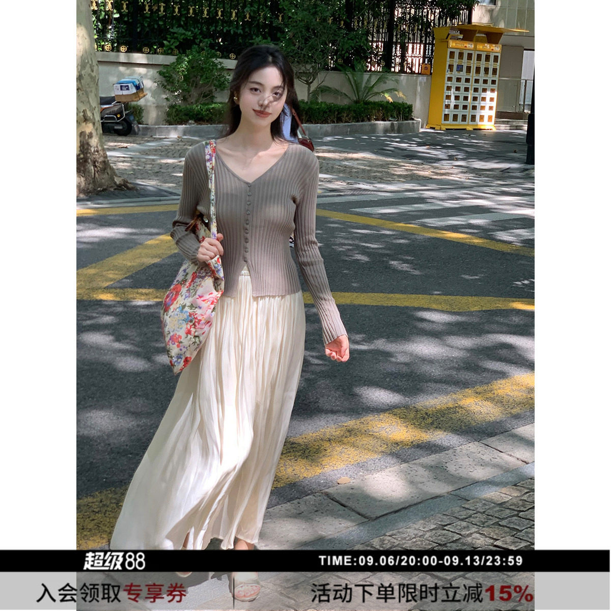 SYT温柔婉约 松弛感飘逸大摆褶皱高腰半身裙女显瘦长款杏色百褶裙图片