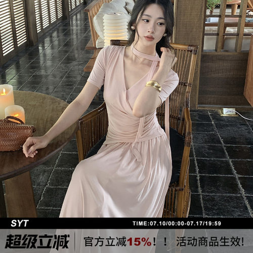 下摆不对称褶皱收腰套装连衣裙
