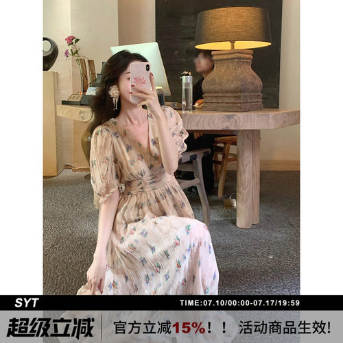 法式浪漫泡泡袖V领花朵连衣裙