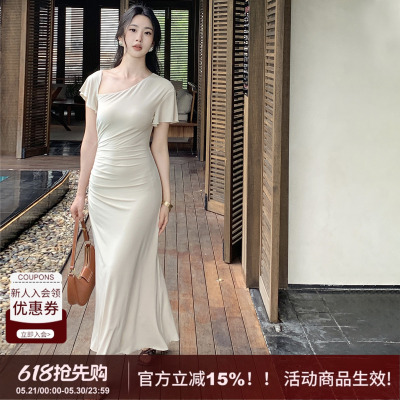褶皱收腰设计感显瘦连衣裙