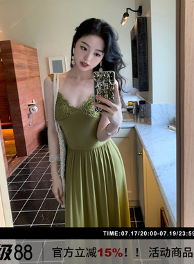 SYT自制 刺绣设计感复古温柔度假风约会显瘦宽松型吊带修身连衣裙
