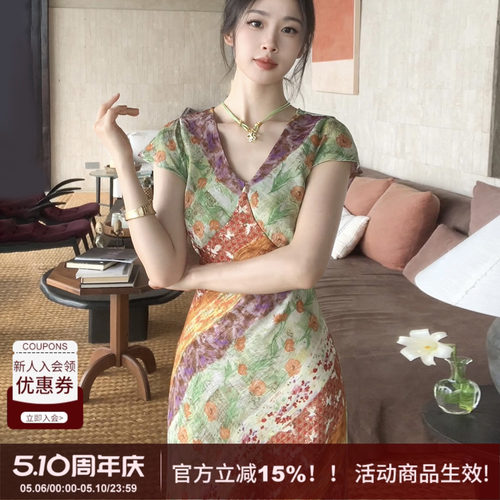 花纹民族风v领显瘦连衣裙