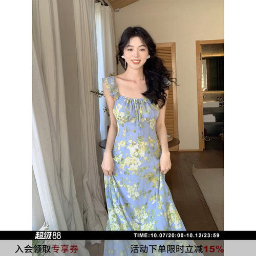 小飞袖花朵连衣裙度假收腰长裙