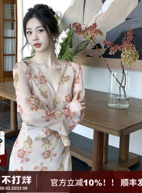 【弥纱】SYT自制 温柔仙美v领喇叭袖花朵连衣裙女秋新款印花长裙
