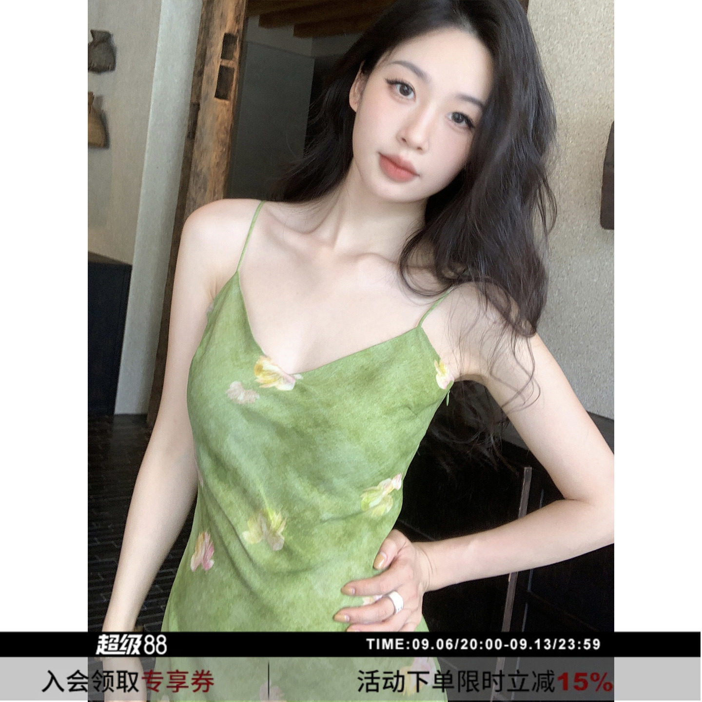 油画花朵显瘦吊带连衣裙图片