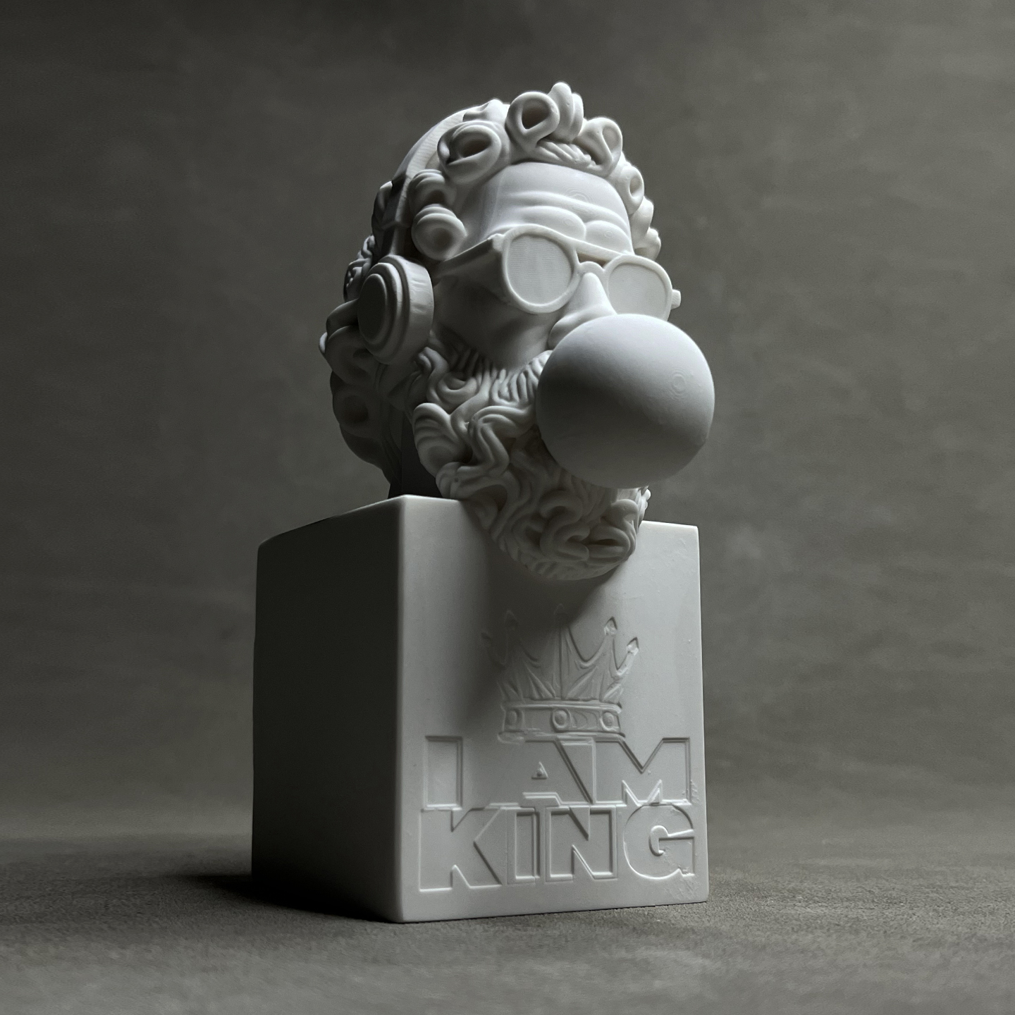 现代简约潮玩桌面书架装饰摆件