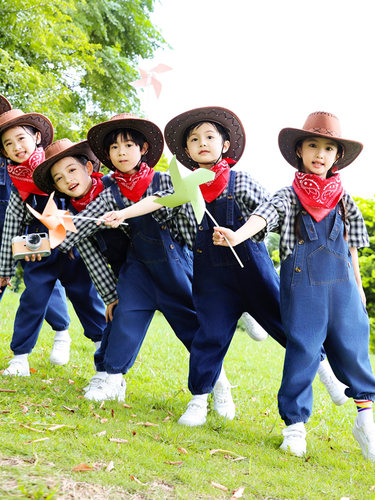 舞蹈演出服西部小学生套装背带裤牛仔男女舞蹈服装服牛仔忙幼儿很