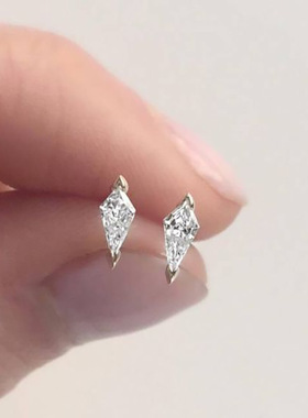 Japanese High-end Sweet Mini Earrings Magic Beautiful Girl