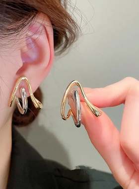 Personality Arrows Shape Stud Earrings for Women Two Tone