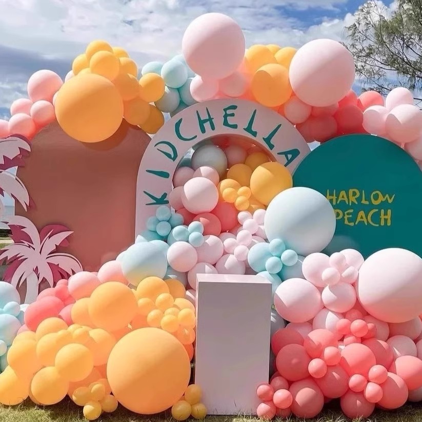 气球鲜花布置装饰花园氛围场景