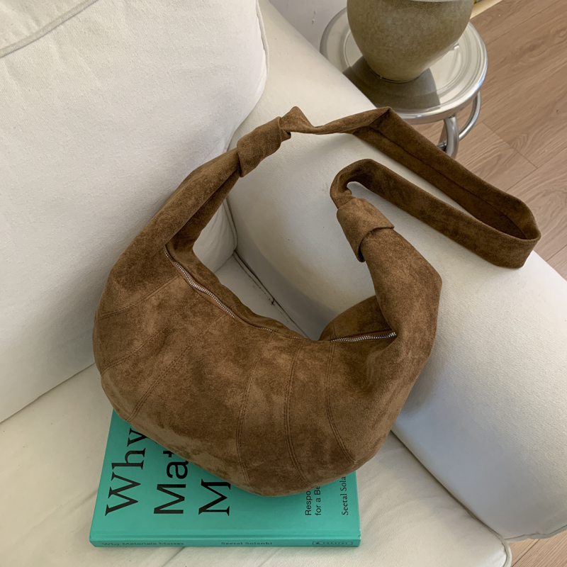 韩系小众设计麂皮绒休闲百搭褶皱饺子包通勤时尚单肩斜挎包潮