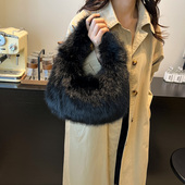 手提毛毛包女秋冬新款 今年流行包包2025高级感小众毛绒包包手拿包