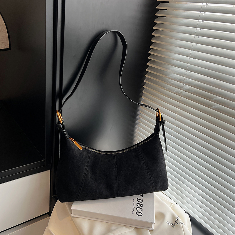 磨砂质感单肩腋下包包女士2025新款秋冬季百搭上班通勤斜挎饺子包