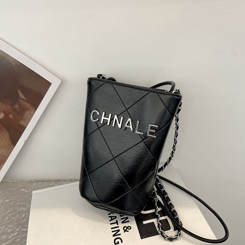 水桶包菱格链条小容量单肩斜挎包