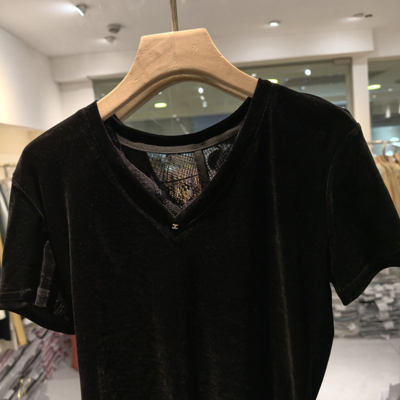 嘉福利市265720黑色V领短袖蕾丝拼接植绒T恤女百搭上衣2026新款