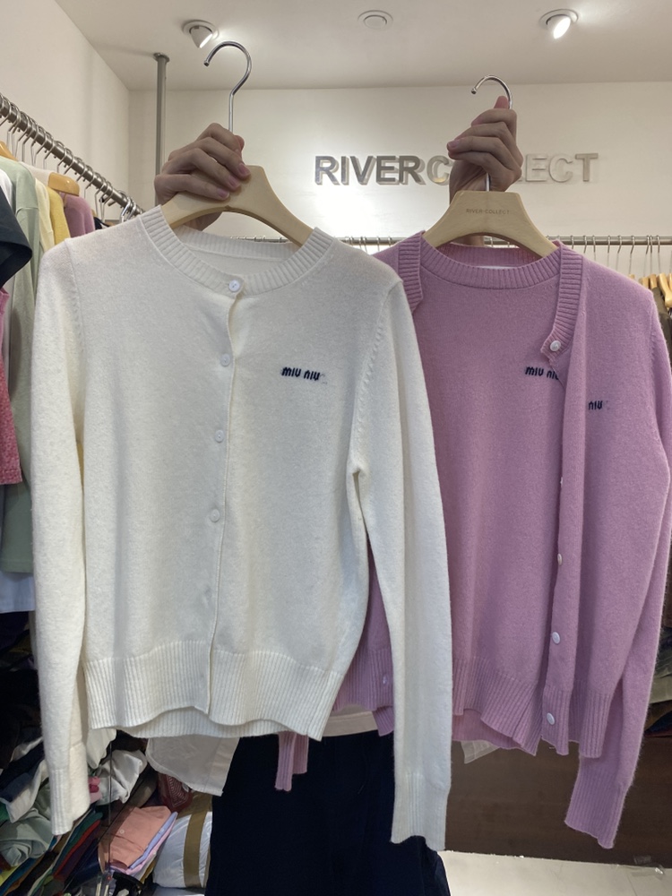 RIVERCOLLECT24早春羊毛短袖毛衣長袖針織開衫字母刺繡外套2件套