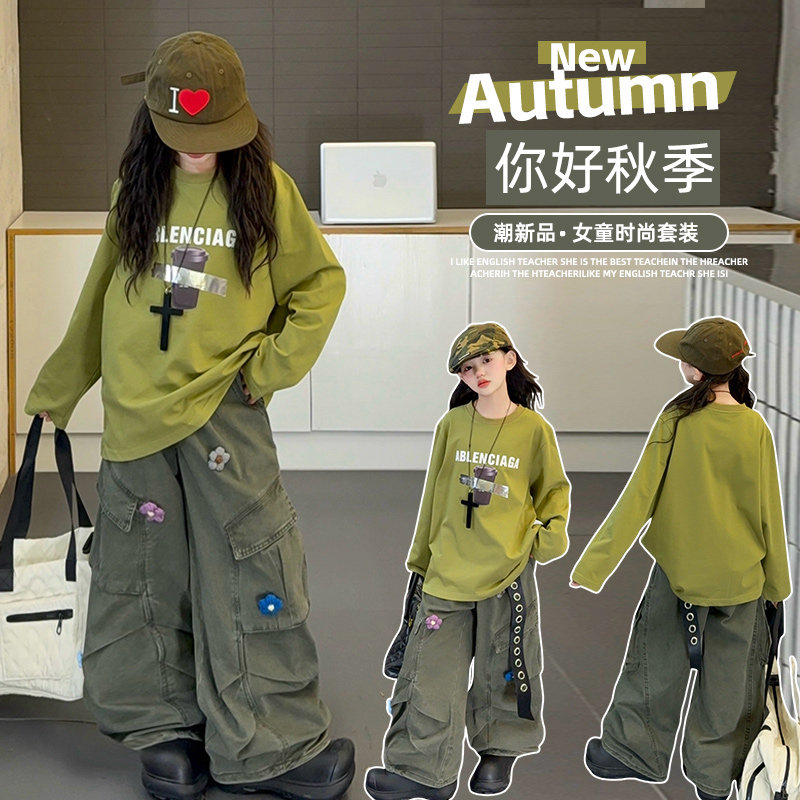 女童套装秋款2025女孩潮酷绿色长袖T恤+军绿立体花朵工装裤两件套
