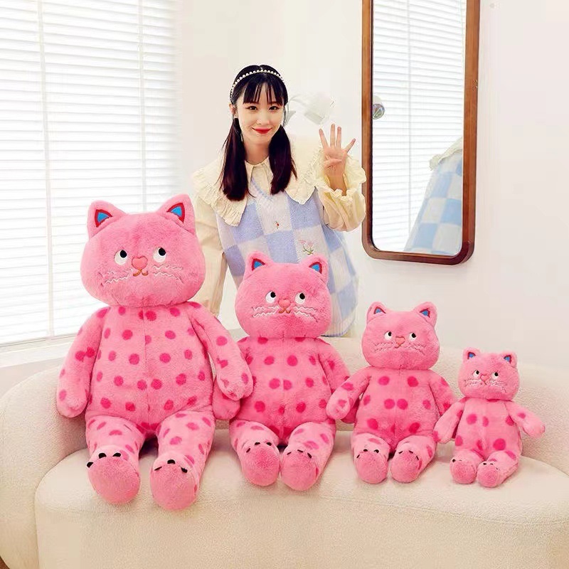 新款可爱波点猫咪抱枕靠垫抱睡猫公仔毛绒玩偶陪睡娃娃送女友