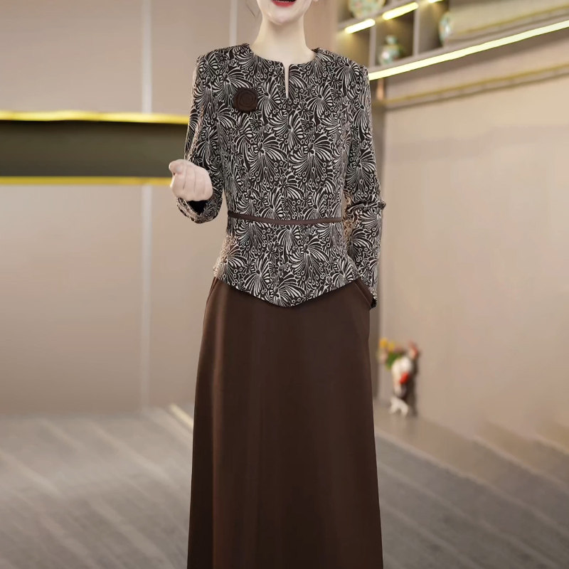 大码女装2025秋冬新款胖mm洋气轻奢气质假两件显瘦中长打底连衣裙