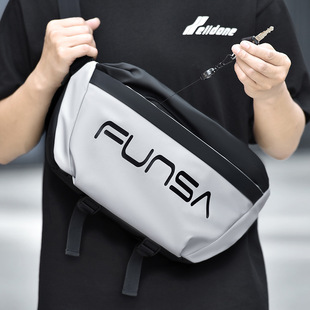 机能风斜挎包男胸包大容量11寸iPad包潮流胸前包城市斜背包带暗仓