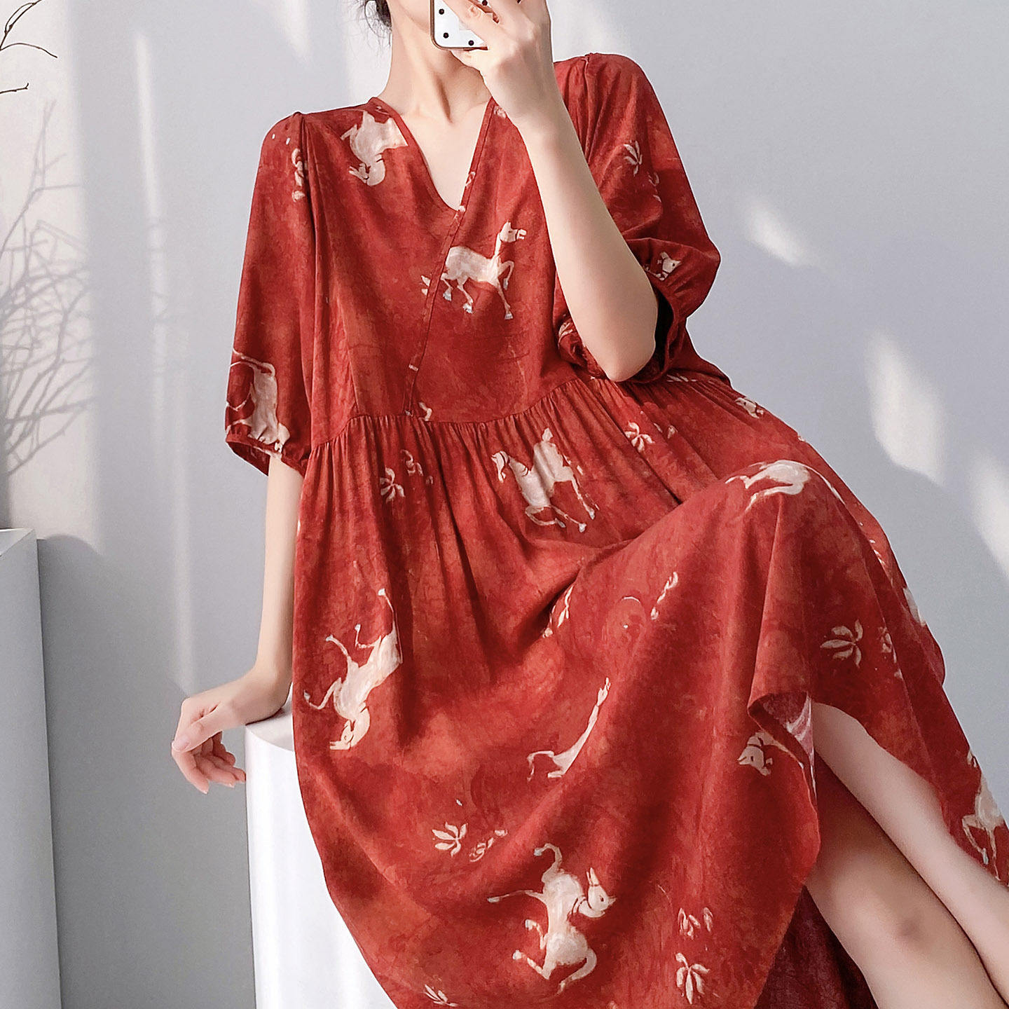 2026新款短袖睡裙女夏V领小马元素新年红色棉绸家居服中长款裙子