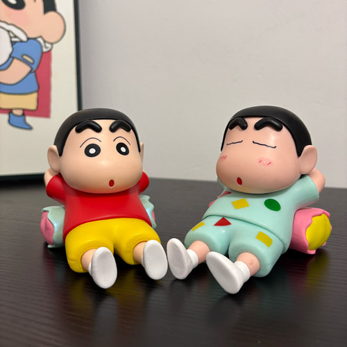 蜡笔小新手机支架手办桌面工位玄关门车载摆件潮玩可爱公仔礼物女