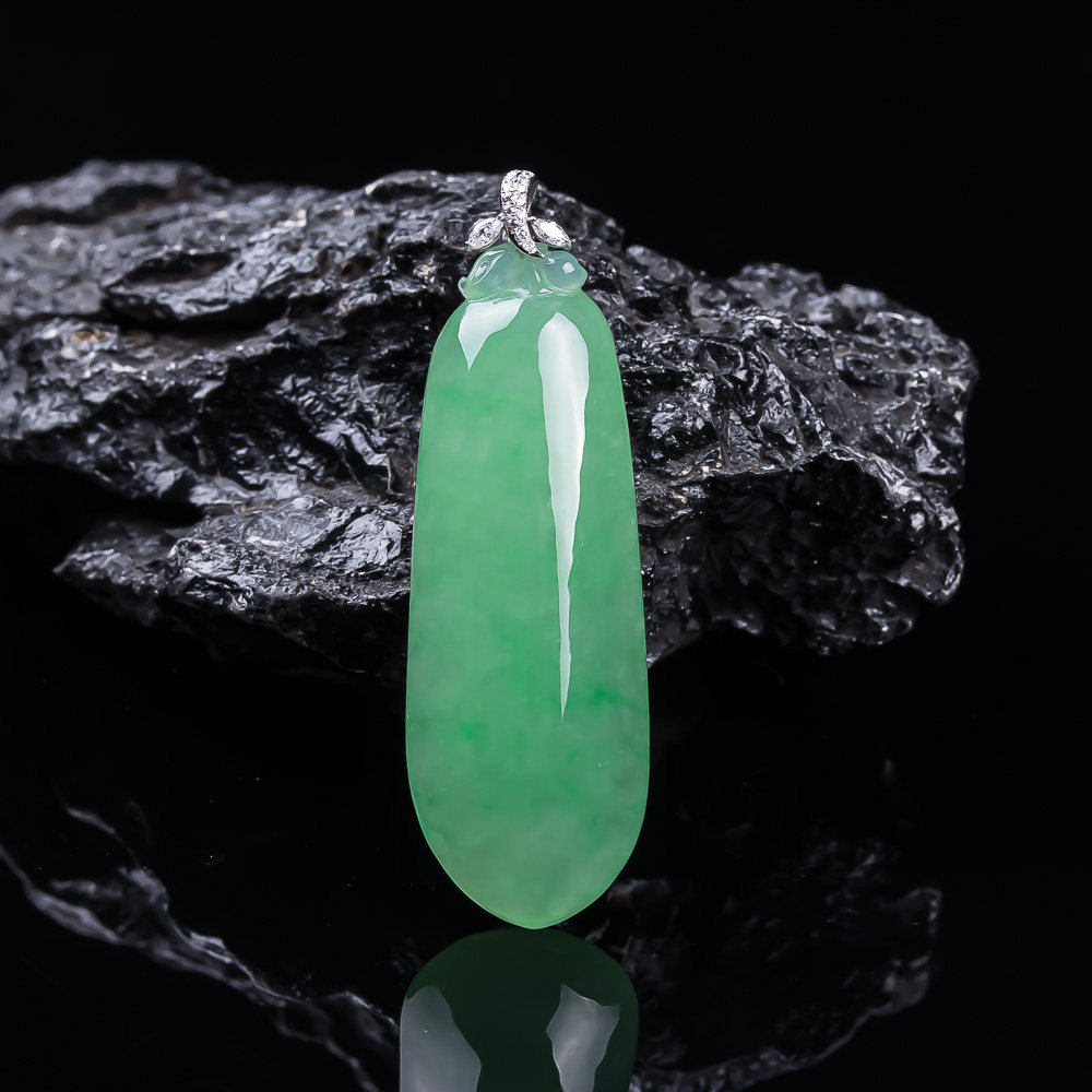 缅甸翡翠吊坠冰润浅绿福瓜挂件18k金扣头镶嵌天然A货