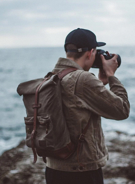 Bradley Mountain 代购 Biographer 卷折双肩背包 防水蜡制帆布