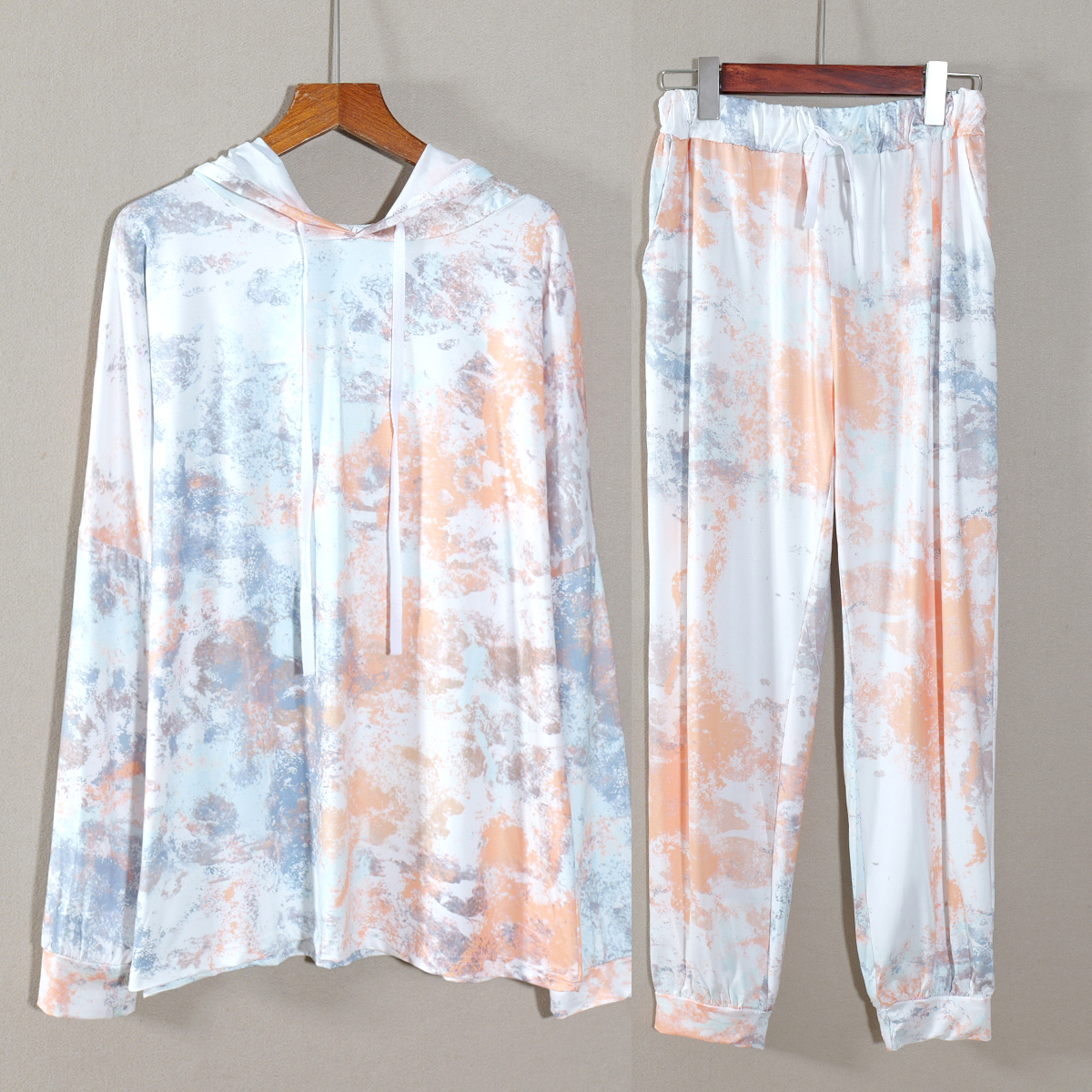 春秋款新品女装休闲风连帽长袖印花宽松长裤上衣服两件套套装潮流