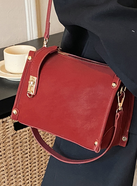 小众高级感手拎小方包女2026新款时尚洋气红色轻奢单肩斜挎包婚包