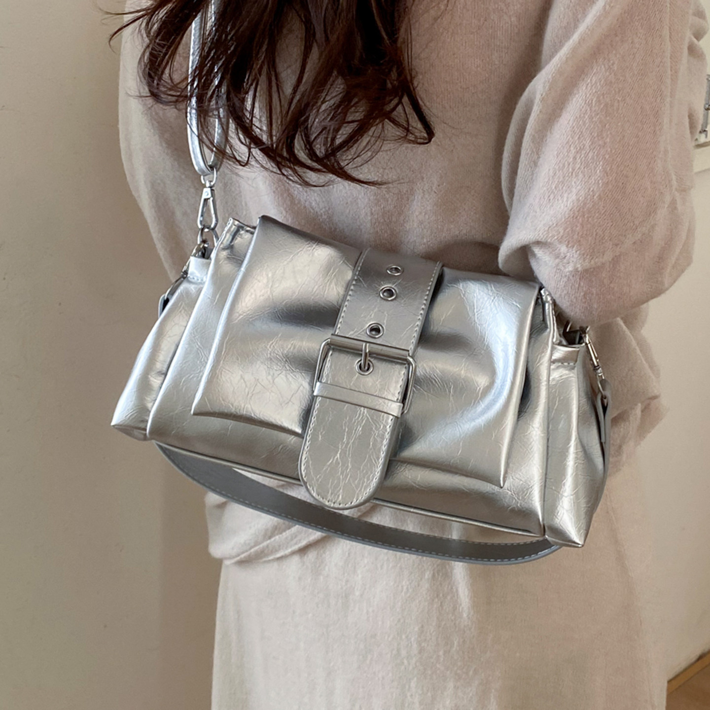 小众高级感韩系腋下包女2026新款夏季流行银色时尚轻奢单肩斜挎包