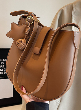 小众质感百搭水桶包2026新款春季复古时尚大容量单肩斜挎包托特包