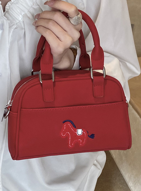时尚洋气红色手拎新年包女式2026新款百搭流行小众洋气单肩斜挎包