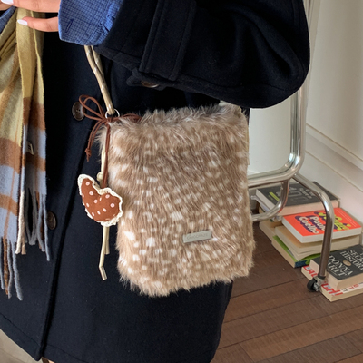 小众设计毛绒绒手机包女