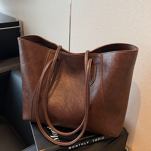 高级感上班通勤包女式2026新款时尚复古学生上课大容量单肩托特包