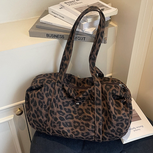 复古豹纹大容量上班通勤包女2026新款冬季休闲学生上课单肩托特包