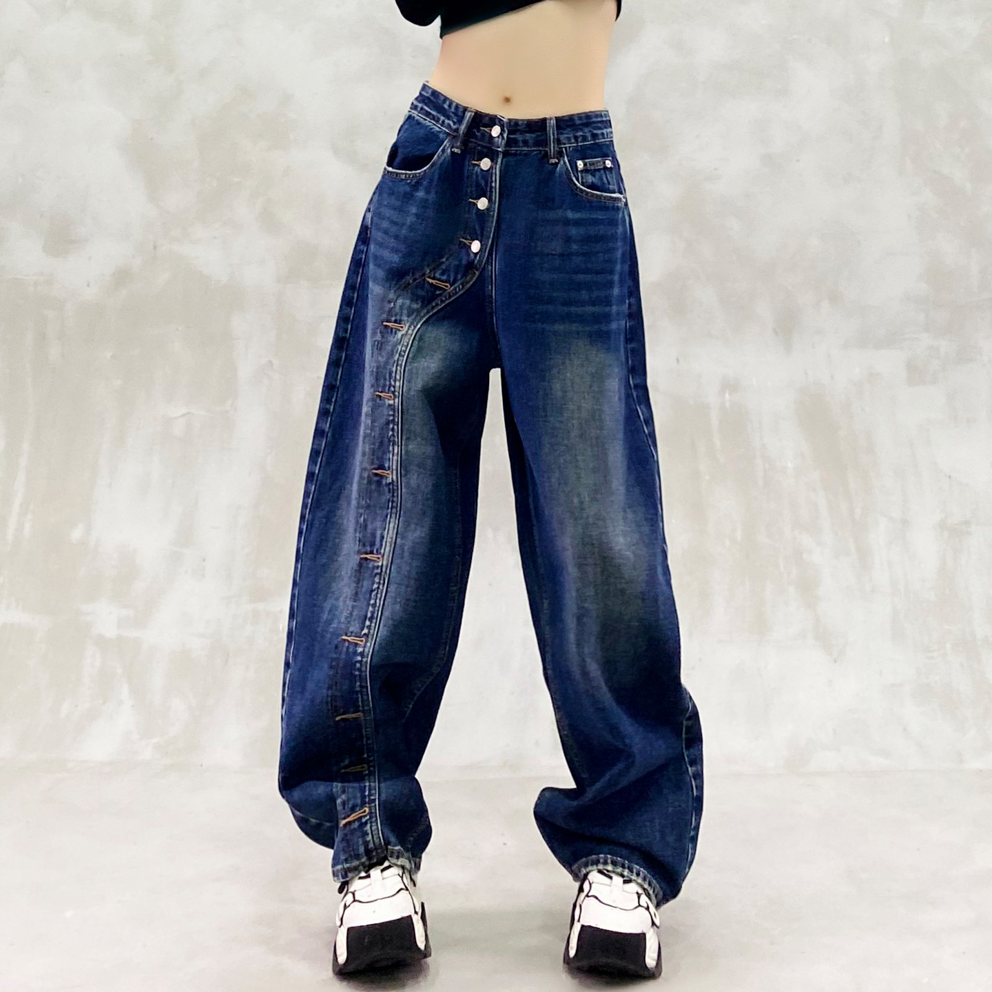 个性设计蓝色休闲牛仔弯刀裤女