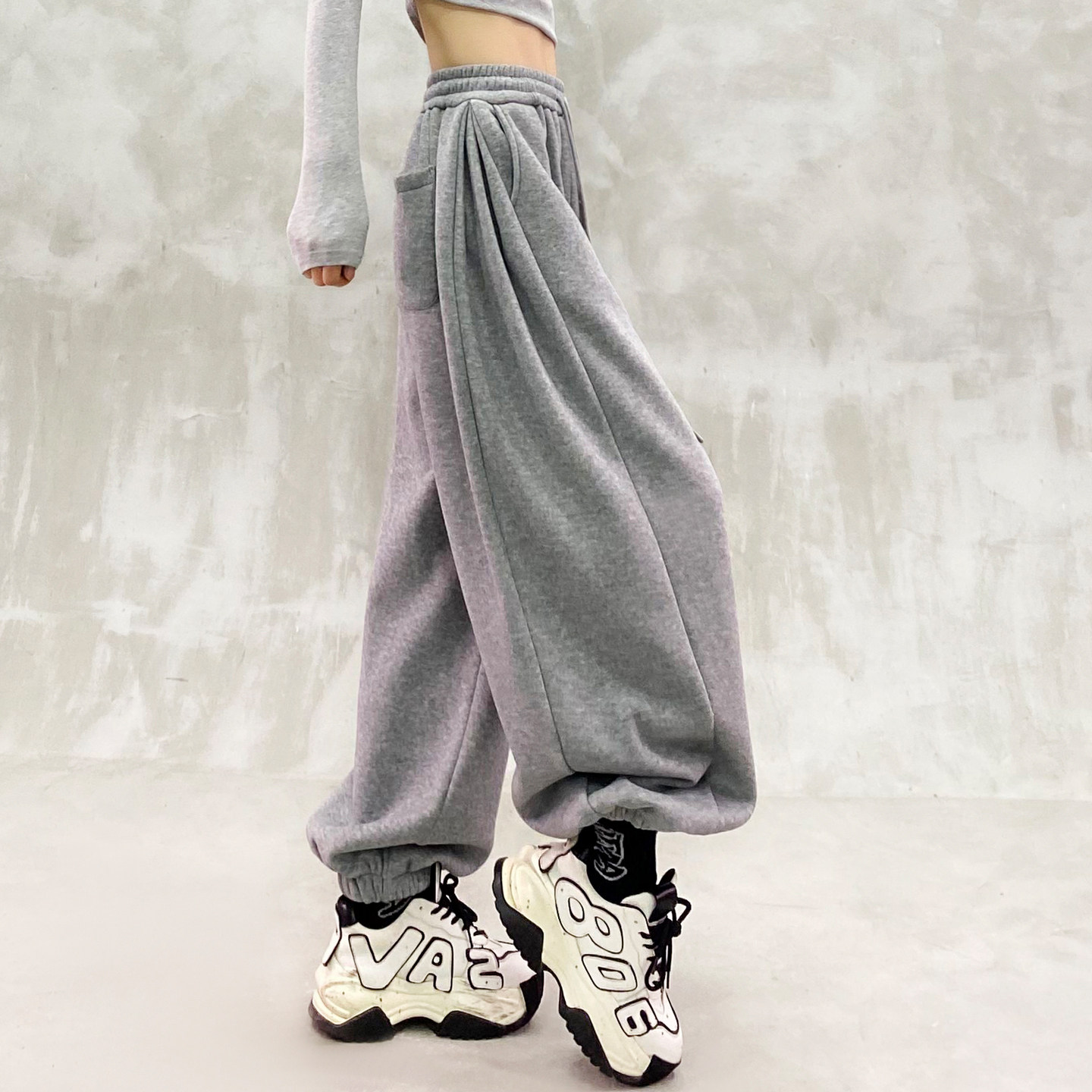 帅气褶纹设计宽松加绒休闲裤女冬新款高腰显瘦百搭直筒束脚卫裤子,女装/女士精品,卫裤,淘宝优惠券,粉丝福利购,淘宝优惠卷