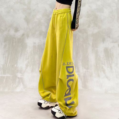 侧边字母印花设计褶纹显瘦弯刀裤