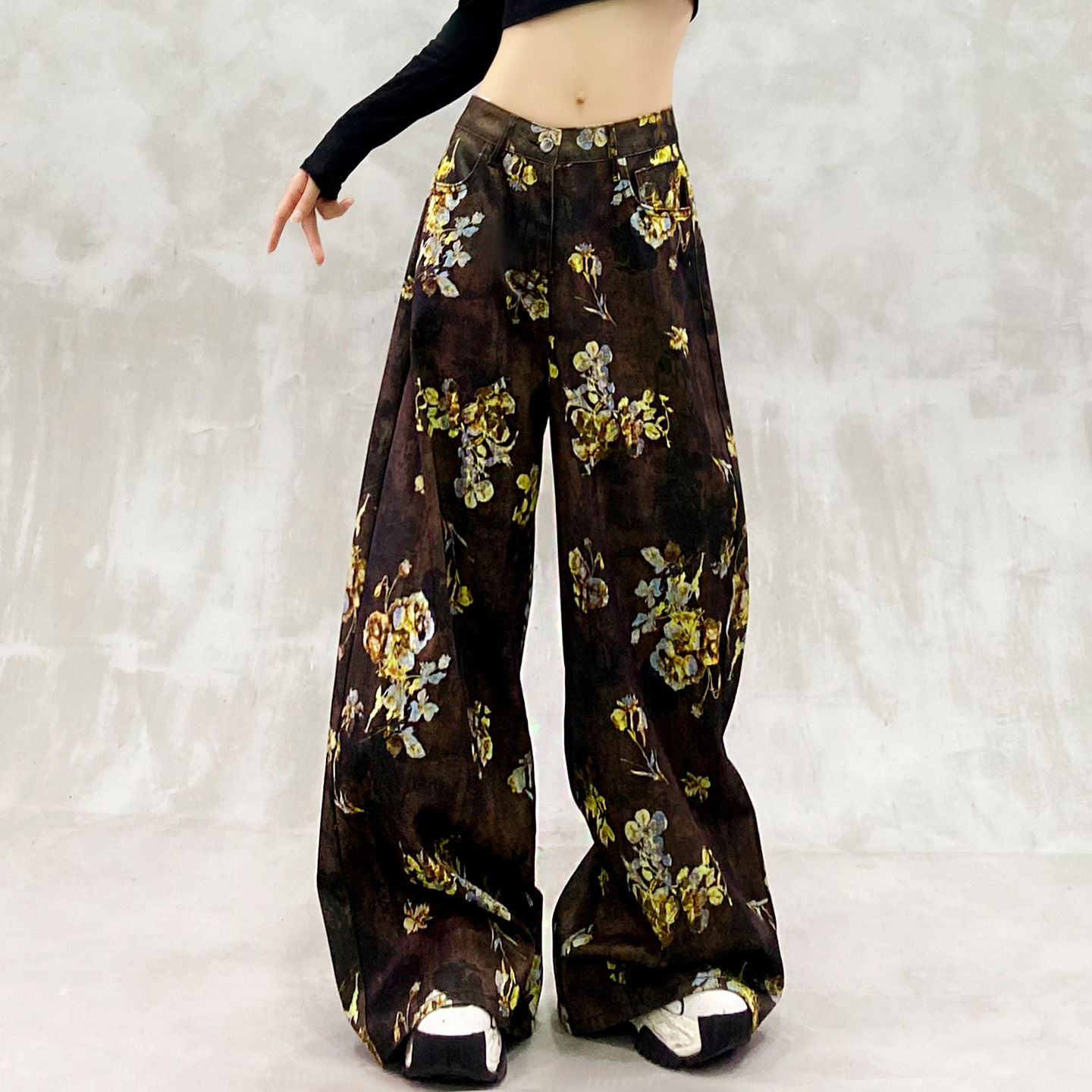 花朵印花咖啡色休闲牛仔裤女